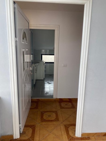 Tirane, jepet me qera apartament 1+1 Kati 3, 55 m² 350 € (Rruga e Dibres-Spitali Amerikan 2)