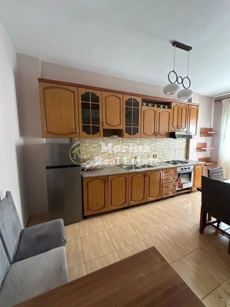 Tirane, jepet me qera apartament 3+1 Kati 2, 145 m² 600 € (Siri Kodra)