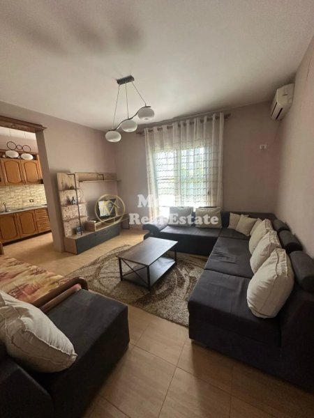 Tirane, jepet me qera apartament 3+1 Kati 2, 145 m² 600 € (Siri Kodra)