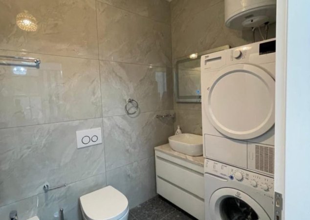 Tirane, jepet me qera 1+1 Kati 4, 57 m² 500 € (Ish profarma)