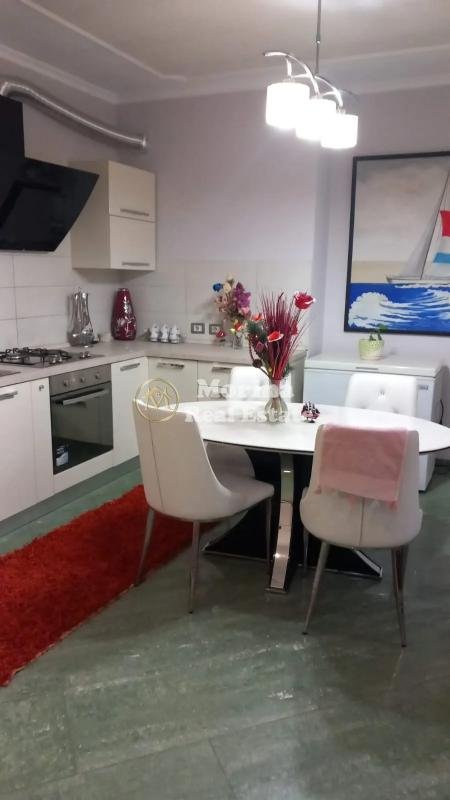 Tirane, jepet me qera apartament 2+1 Kati 9, 115 m² 500 € (Astir)