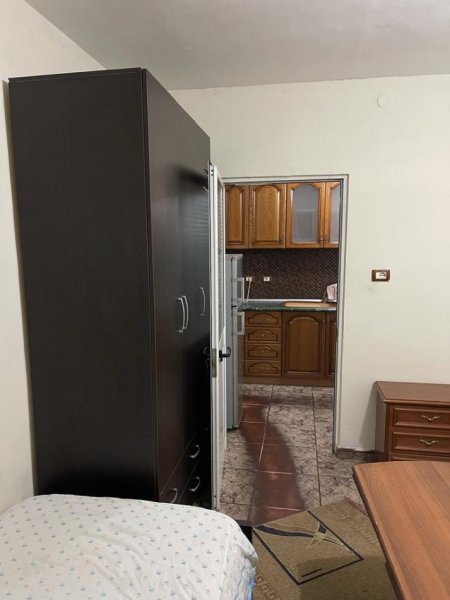 Tirane, jepet me qera garsonier Kati 1, 41 m² 300 € (Ish parku)