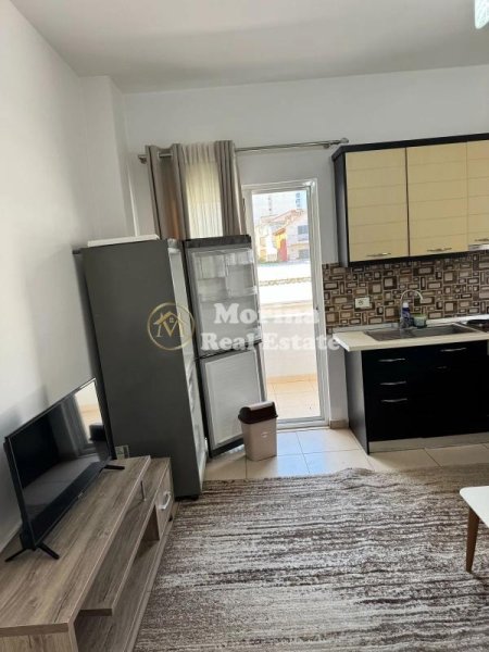Tirane, jepet me qera apartament 1+1 Kati 1, 65 m² 500 € (Rruga 5 Maji)