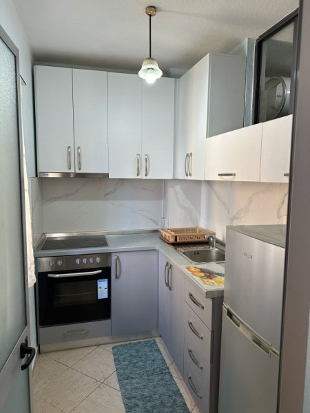 Tirane, jepet me qera apartament 1+1 Kati 2, 40 m² 300 € (zonja curre)