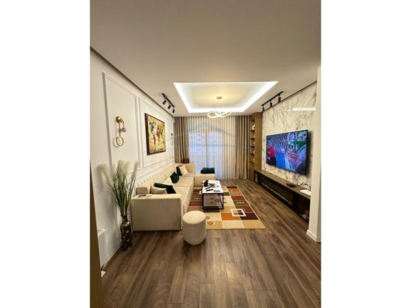 Tirane, shitet apartament 2+1+Ballkon Kati 3, 123 m² 250.000 € (Rezidenca Oasis)