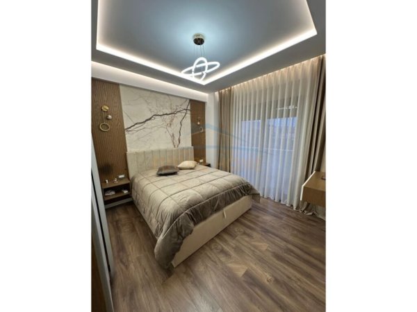 Tirane, shitet apartament 2+1+Ballkon Kati 3, 123 m² 250.000 € (Rezidenca Oasis)