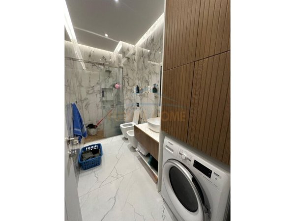 Tirane, shitet apartament 2+1+Ballkon Kati 3, 123 m² 250.000 € (Rezidenca Oasis)