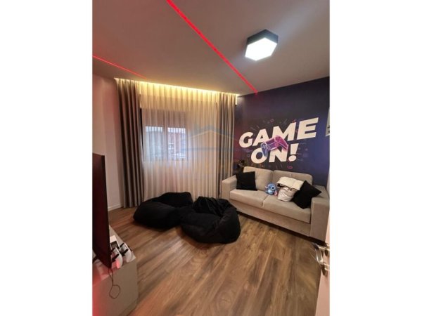 Tirane, shitet apartament 2+1+Ballkon Kati 3, 123 m² 250.000 € (Rezidenca Oasis)