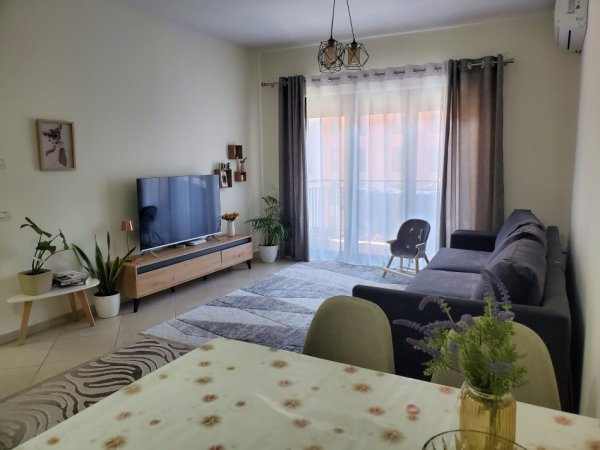 Tirane, jepet me qera apartament 2+1+Ballkon Kati 4, 104 m² 600 € (Gren City ,Astire)