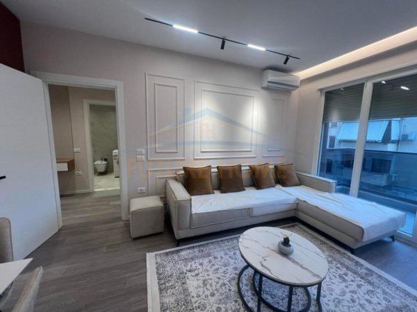 Tirane, jepet me qera apartament 1+1+Ballkon Kati 2, 600 € (Selite 1+1 me parkim ( luxury ))