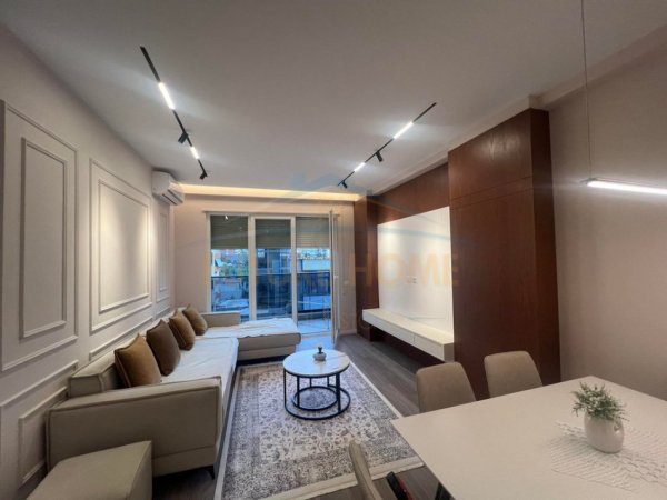 Tirane, jepet me qera apartament 1+1+Ballkon Kati 2, 600 € (Selite 1+1 me parkim ( luxury ))