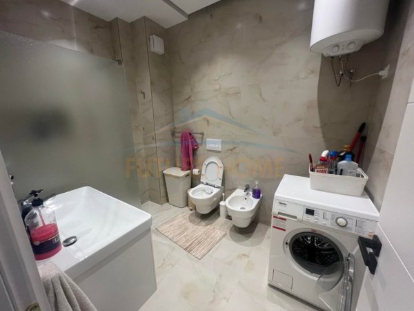 Tirane, jepet me qera apartament 1+1+Ballkon Kati 2, 600 € (Selite 1+1 me parkim ( luxury ))
