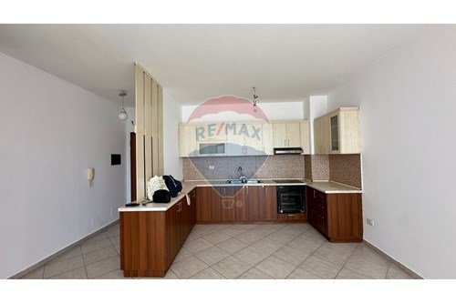 Tirane, jepet me qera apartament 1+1 Kati 3, 69 m² 400 € (ish tregu elektrik)