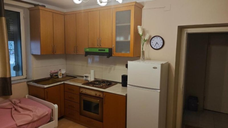 Tirane, jepet me qera apartament 1+1 Kati 1, 400 € (vasil shanto)