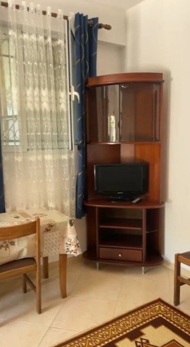 Tirane, jepet me qera shtepi 1+1 Kati 1, 60 m² 280 € (SELITE)