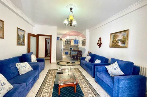 Tirane, jepet me qera apartament 2+1+Aneks+Ballkon Kati 4, 122 m² 750 € (Komuna e Parisit)