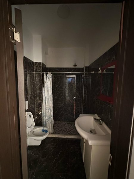 Tirane, jepet me qera apartament 1+1 Kati 2, 450 € (myslym shyri)