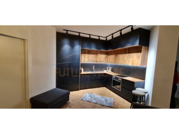 Tirane, jepet me qera apartament 2+1 Kati 8, 100 m² 750 € 