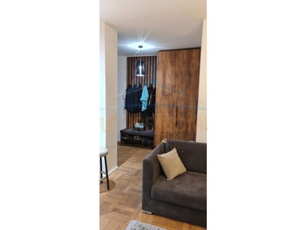 Tirane, jepet me qera apartament 2+1 Kati 8, 100 m² 750 € 