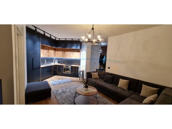 Tirane, jepet me qera apartament 2+1 Kati 8, 100 m² 750 € 