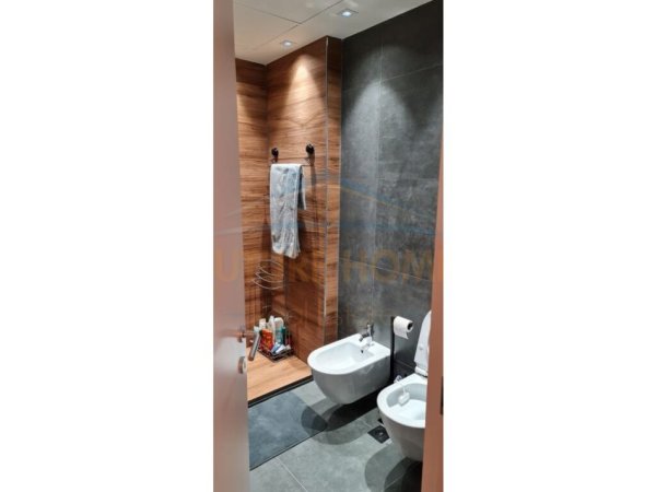 Tirane, jepet me qera apartament 2+1 Kati 8, 100 m² 750 € 