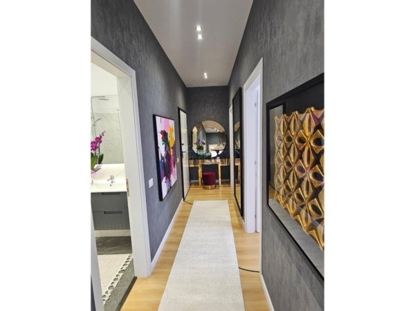 Shitet, Apartament 2+1+2, në Vasil Shanto, Tiranë.