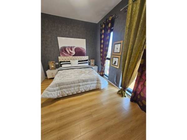 Shitet, Apartament 2+1+2, në Vasil Shanto, Tiranë.