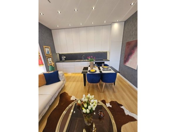 Shitet, Apartament 2+1+2, në Vasil Shanto, Tiranë.