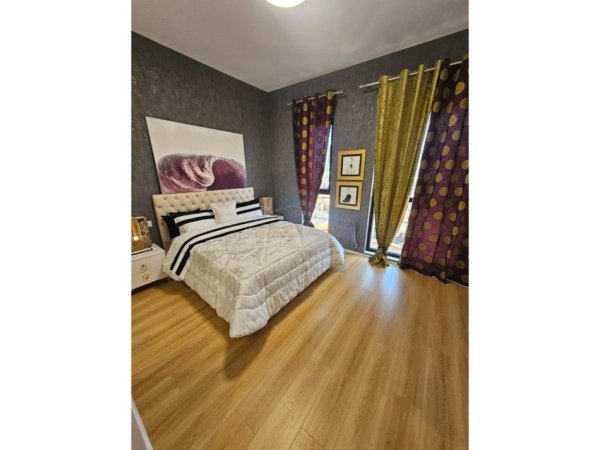 Shitet, Apartament 2+1+2, në Vasil Shanto, Tiranë.