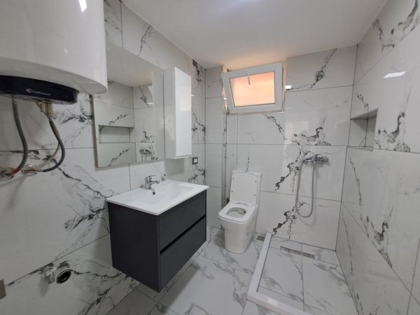 Tirane, jepet me qera shtepi 1+1 Kati 1, 49 m² 450 € 
