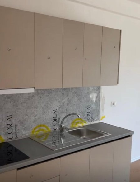 Tirane, jepet me qera apartament 2+1+Ballkon , 84 m² 350 € (Univers City)