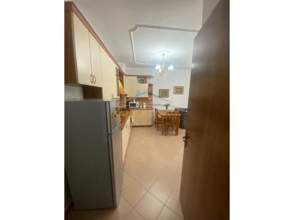 Shitet, Apartament 1+1, Komuna e Parisit