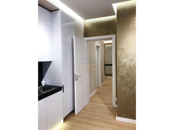 Shitet, Apartament 2+1, Pazari i Ri, Tirane.