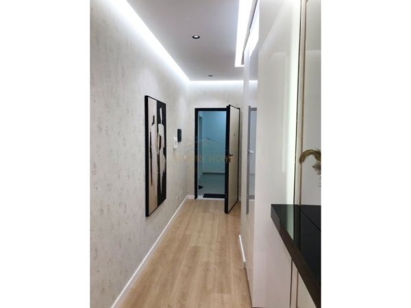 Shitet, Apartament 2+1, Pazari i Ri, Tirane.
