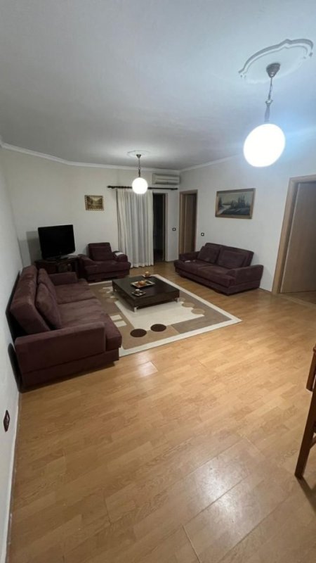 Tirane, jepet me qera apartament 2+1 Kati 3, 90 m² 600 € (komuna e parisit)