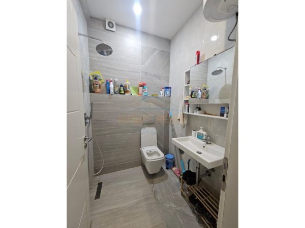 Tirane, jepet me qera apartament 2+1+Ballkon Kati 9, 90 m² 760 € (FUSHA E AVIACIONIT)