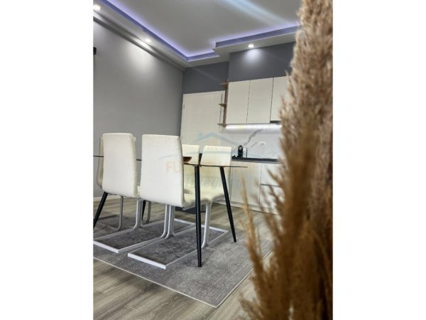 Tirane, jepet me qera apartament 2+1+Ballkon Kati 9, 90 m² 760 € (FUSHA E AVIACIONIT)