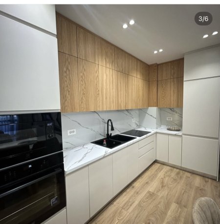 Tirane, jepet me qera apartament 2+1+Ballkon Kati 3, 90 m² 800 € (Rruga e kavajes)