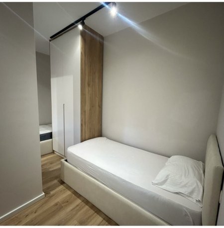 Tirane, jepet me qera apartament 2+1+Ballkon Kati 3, 90 m² 800 € (Rruga e kavajes)