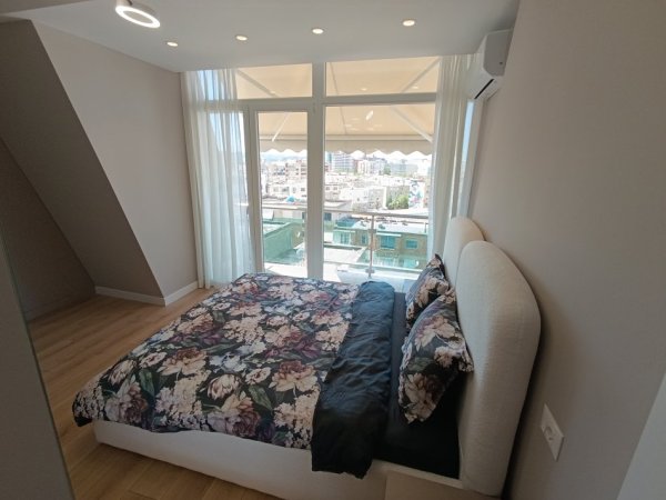 Tirane, jepet me qera apartament+verande | Penthouse 1+1+Aneks+Ballkon Kati 7, 70 m² 750 € 