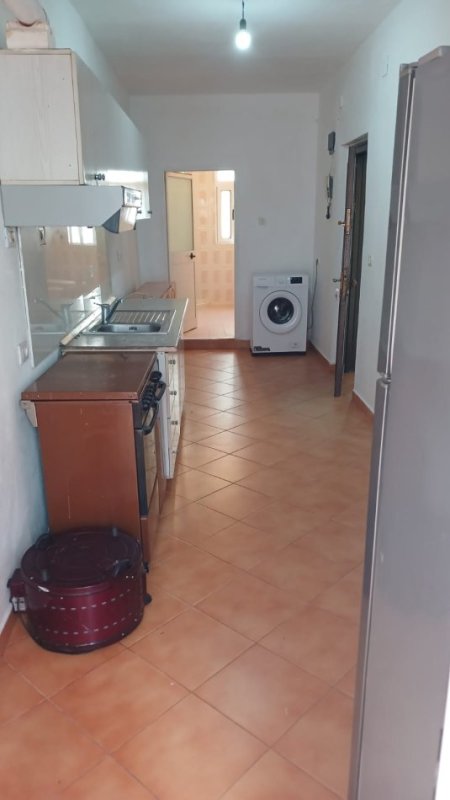 Tirane, jepet me qera apartament 2+1 Kati 2, 70 m² 300 € (Fresku)