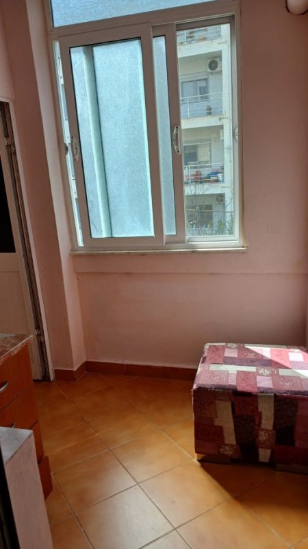 Tirane, jepet me qera apartament 2+1 Kati 2, 70 m² 300 € (Fresku)