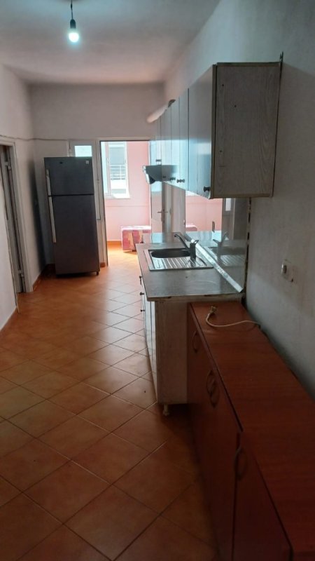 Tirane, jepet me qera apartament 2+1 Kati 2, 70 m² 300 € (Fresku)