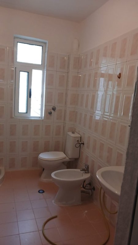 Tirane, jepet me qera apartament 2+1 Kati 2, 70 m² 300 € (Fresku)