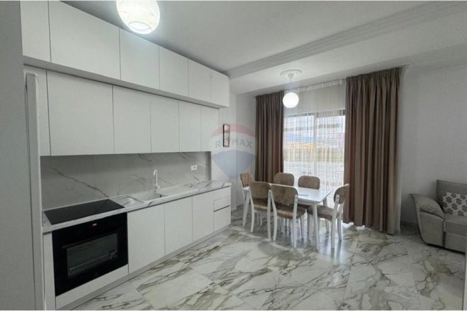 Tirane, jepet me qera apartament 2+1+Ballkon Kati 6, 100 m² 700 € (Fusha e Aviacionit)
