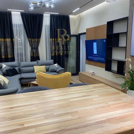 Tirane, jepet me qera apartament 1+1+Ballkon Kati 7, 75 m² 800 € (Rruga E Kavajes)