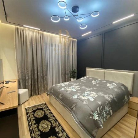 Tirane, jepet me qera apartament 1+1+Ballkon Kati 7, 75 m² 800 € (Rruga E Kavajes)