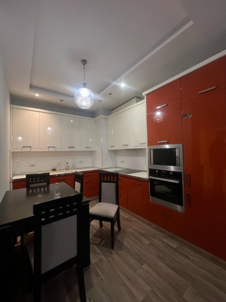 Tirane, jepet me qera apartament 3+1 Kati 5, 80 m² 650 € (KRISTAL CENTER)