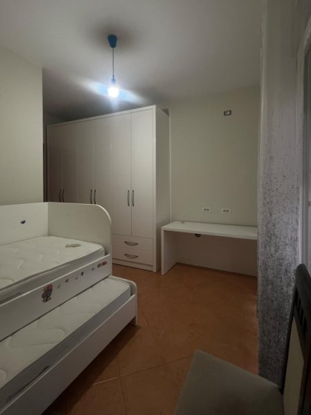 Tirane, jepet me qera apartament 3+1 Kati 5, 80 m² 650 € (KRISTAL CENTER)