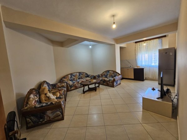 Tirane, jepet me qera 2+1 Kati 4, 104 m² 500 € (LIQENI I THATE)